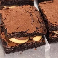 BROWNIE LEITE NINHO E NUTELLA