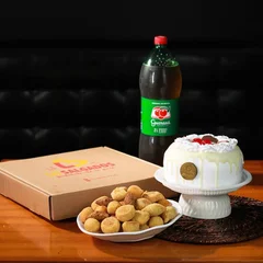 Kit Festa P - Bolo: Creme De Morango C/ Creme De 3 Leites