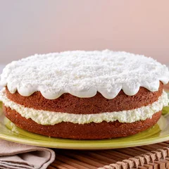 Bolo de Coco com Recheio de Beijnho