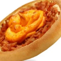 Esfiha de calabresa com cheddar