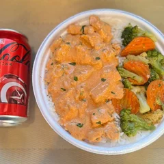 Strogonoff Frango & Legumes + lata Coca Zero + R$ 14,99 leve outra marmitex