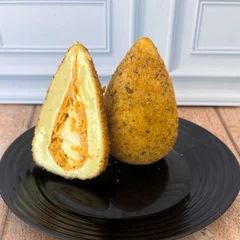 Coxinha de Frango com Requeijão