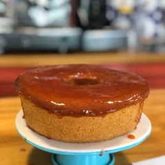 Bolo Fubá com cobertura de goiabada