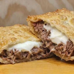 Pastel de Costelinha com Cream Cheese e Barbecue