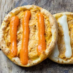 Esfiha de Frango com Cheddar