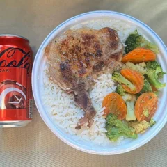 Bisteca & Legumes + lata Coca Zero + R$ 14,99 leve outra marmitex