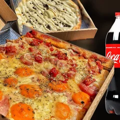 Combo Uruguaio Família (Pizza Salgada + Pizza Doce + Refri Grátis)