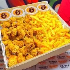 15 Tiras de Frango + Batata Crinkle + 3 Molhos