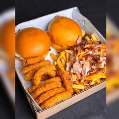 Combo Casal Smash: 2 Burger + Batata Frita com Cheddar e Bacon + Anel de Cebola