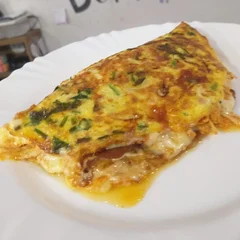 OMELETE SÓ CARIOCA (MILHO, TOMATE, AZEITONA, QUEIJO E OREGANO)
