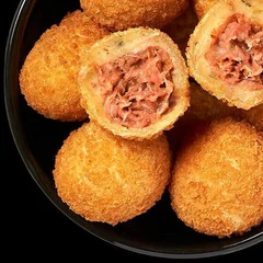 Bolinho de Mandioca C/ Carne Curada