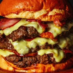 Combo Burguer Triplo Bacon + fritas + refrigerante