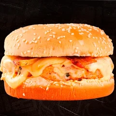 Burger de Frango com Molho 4 Queijos e Bacon