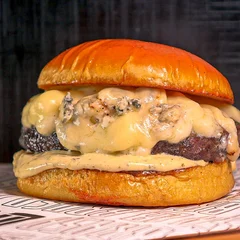 Quatro Queijos - Burger Premium