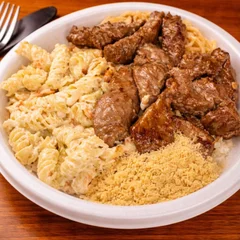 Isca De Contra Filé Com Salada De Macarrão
