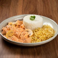 Marmita - Strogonoff de Frango Cremoso + Batata Palha Crocante  - 720ml