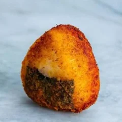 oniguiri hot  de  queijo brie e geleia de pimenta 