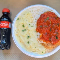 Frango Parmegiana & Purê + Coca Pet + R$ 18,99 leve outra marmitex