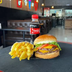 Big Smash Salada + Coca Pet & Fritas + R$ 19,99 leve outro burger
