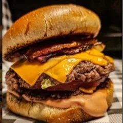 1 Double Cheddar Bacon + Coca Cola lata 350ml