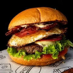 ( Brasileirão ) Burguer bacon eggs + batatas fritas