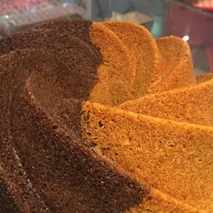 Bolo Dueto | Metade cenoura e metade chocolate |