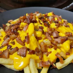 Batata Frita com Cheddar e Bacon - 300gr