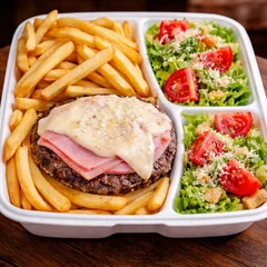 Angus e Fritas com Salada Caesar