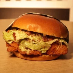 Chicken Caesar:Frango Crispy+ Bacon + Salada(serve bem 1 pessoa)