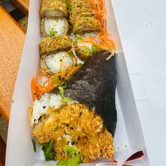 1 TEMAKI DE CAMARÃO EMPANADO + 10 CARIOCA DE KANI.