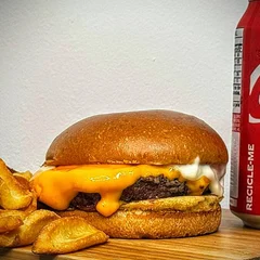 Burger Clássico + Batata + Coca Cola Grátis
