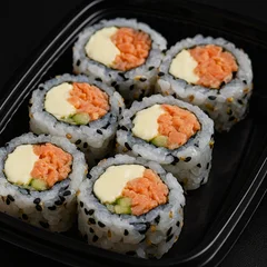 Uramaki salmão grelhado e cream cheese