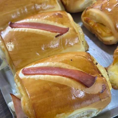 Salgado assado de Peito de peru e queijo