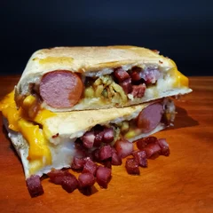 2 Dogs de calabresa + 1 Fritas simples