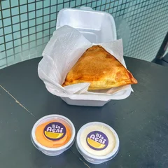 Esfirra de calabresa com requeijão