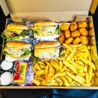 combo salada burger 4 salada burger 1 coca 2litros 1 batata 400gr nuggets 200gr