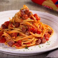 Massa Ao Alho E Óleo Com Bacon