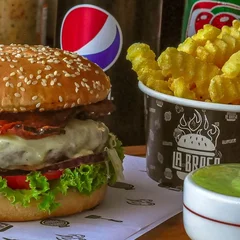 PROMOÇÃO: Combo Burger Baconese+Batata Grátis+Refri+BISNAGA Molho 120g