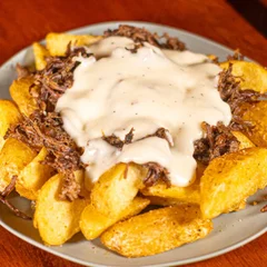 Batata com creme de queijo e costela matrus desfiada.