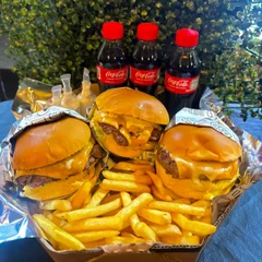 Combo 3 X-Burguer 150gr + Fritas + 3 Coca pet