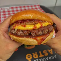 Pitinga (Cebola Caramelizada, BACONNN e Cheddar da Gastrô)