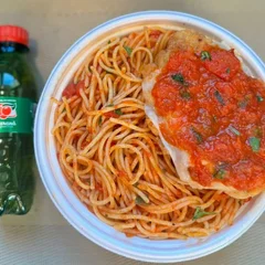 Espaguete & Parmegiana Frango + Guaraná Pet + R$ 18,99 leve outra marmitex