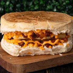 X-Cheddar e Bacon Prensado