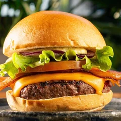 Jack Burguer Salada (Carne Angus, Cheddar, Bacon e Cebola roxa)