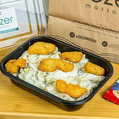 Massa ao molho com frango e brócolis
