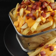 BATATA FRITA c/ CHEDDAR CREMOSO e BACON  200g*