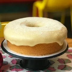 Bolo leite Ninho + cobertura branquinho de leite Ninho