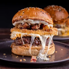 Antares Burguer (queijo empanado, maionese, cebola caramelizada e bacon)