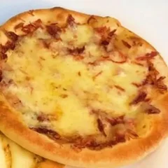 Esfiha de Carne seca com Mussarela