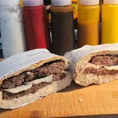 X-Burguer Duplo (2 Burguers Caseiro. Presunto e Queijo)